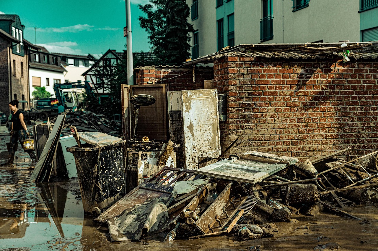 flood, mud, building, tractor, dirt, road, historic center, old building, nature, city, flood disaster, flooding, civil protection, water, flood of the century, precipitation